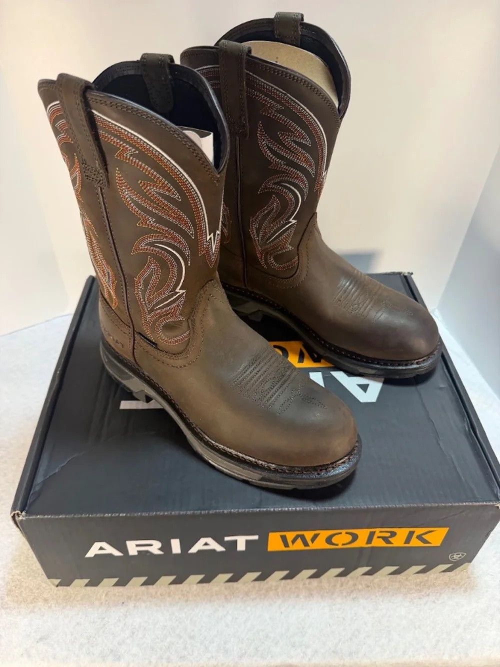 Ariat WorkHog XT Carbon Toe Boots 10045437 Mens 9.5 EE Wide Distressed Brown NIB
